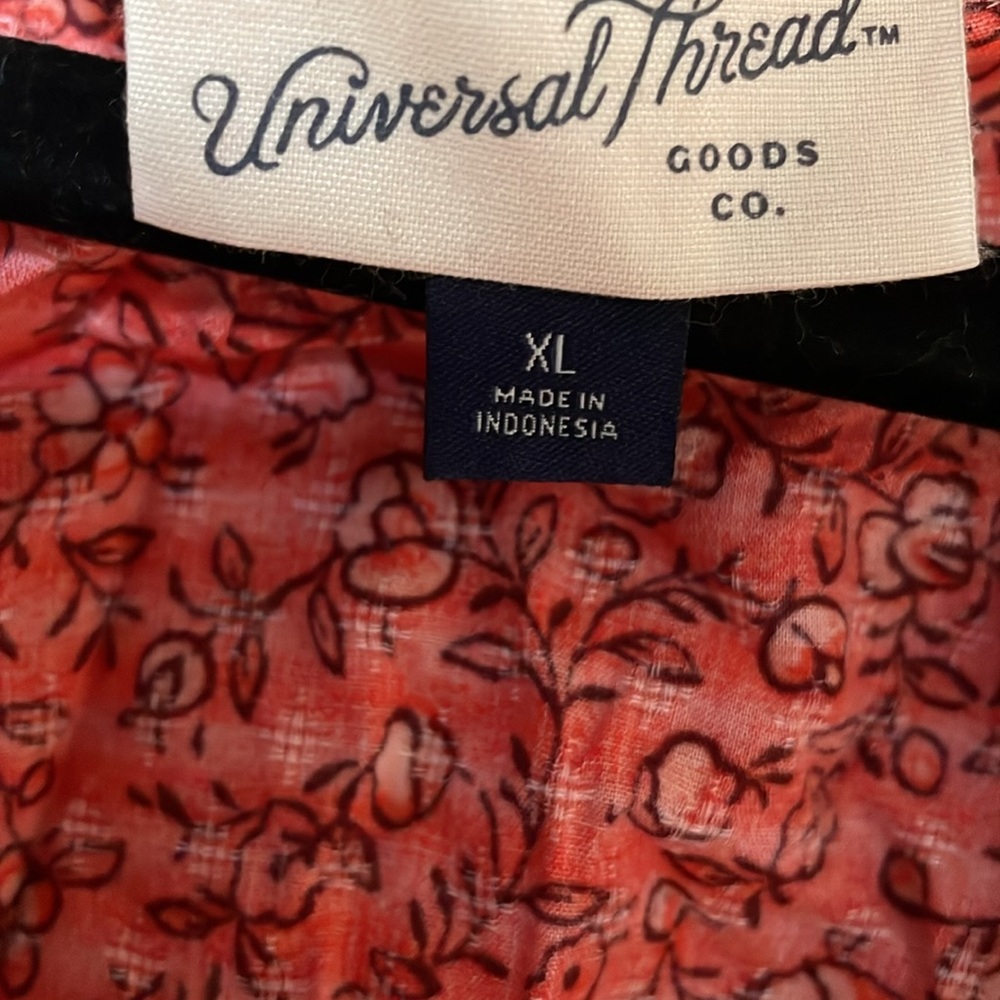 Universal Thread pretty floral wrap blouse. XL. Red. Nice condition. - Picture 4 of 5